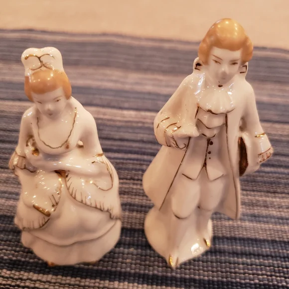George and Martha Washington Salt/Pepper Shakers - Picture 1 of 11